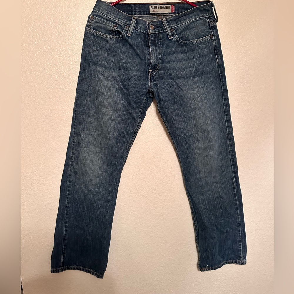 LEVI JEANS.